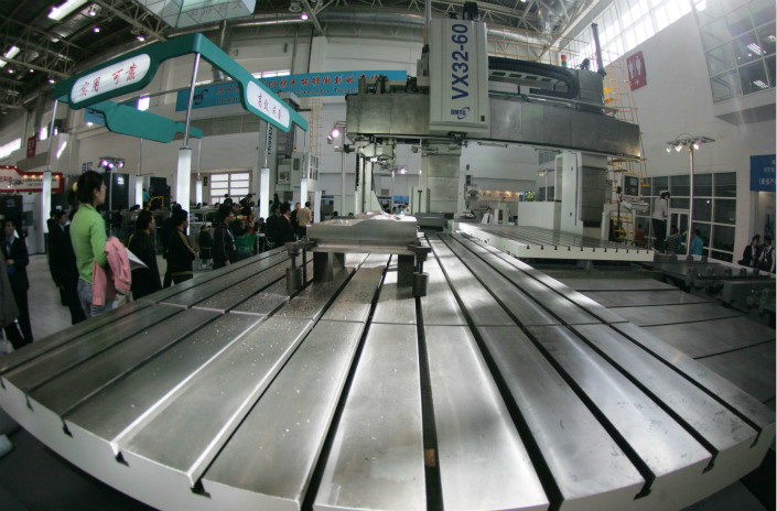 Dalian Machine Tool Group Corp. had a net profit margin of only 3% for the first nine months of 2016, the latest data the company has released. Above, visitors of the 11th China International Machine Tool Show in Beijing inspect equipment manufactured by Dalian Machine in April 2009. Photo: IC