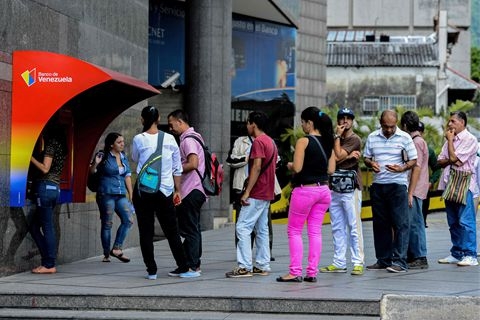 坐拥油源却陷经济崩溃 委内瑞拉政治风险引爆债务危机