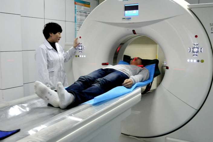 CAR T cell therapy is a type of adoptive cell transfer (ACT) treatment considered to be the “fifth pillar” of cancer treatment, along with drugs, surgery, chemotherapy and radiation. ACT is a form of immunotherapy that collects and uses patients’ own immune cells to treat their cancer. Photo: Visual China