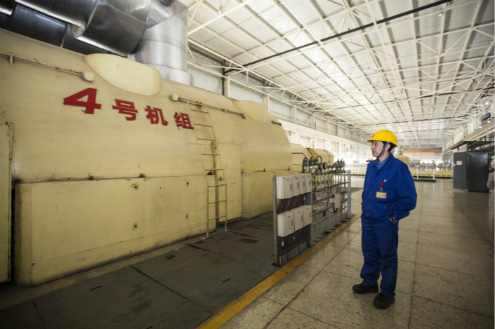 The order to burn coal comes amid other signs that efforts to reduce pollution by switching to “cleaner” natural gas are backfiring. In November, Hebei province announced a Grade 2 natural gas supply emergency, meaning that demand for gas exceeds supply by between 10% and 20%. Photo: Visual China