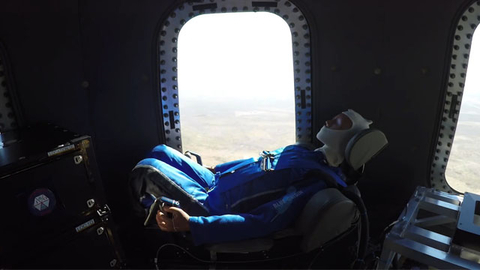 贝索斯发布太空旅行新测试 1米高视窗看太空风景