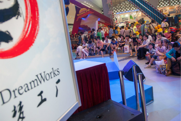 Young visitors to the Shanghai Pudong Expo in July 2013 sit near the Oriental Dreamworks Pavilion. The joint venture didn’t produce many major films. Its biggest production, “Kung Fu Panda 3” was the weakest in the three movies from that franchise, despite earning more than $500 million at the global box office. Photo: VCG