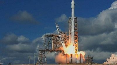 SpaceX成功发射美军太空飞机 为与军方合作铺路