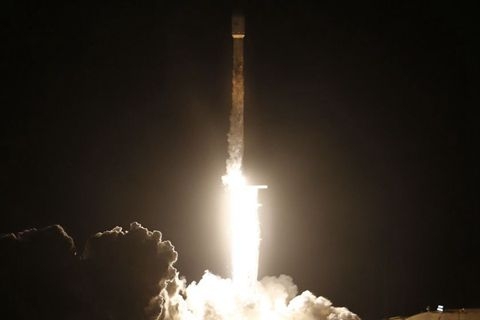 T早报|春节零售餐饮销售首破9000亿 电影票房市场大爆发SpaceX 发射首批互联网卫星