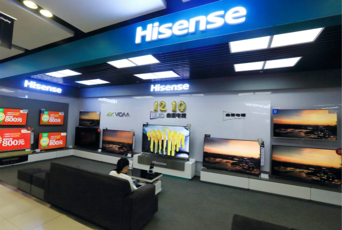A Hisense product display in Beijing on Dec. 5. As the market for smart TVs stagnates, companies such as Hisense are exploring new products. Hisense launched an AI-equipped TV in January that can understand and react to speech. Photo: VCG