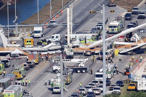 美国迈阿密一过街天桥坍塌 至少四人死亡