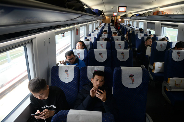 Bullet train Wi-Fi provides a valuable internet access to many passengers. Photo: VCG