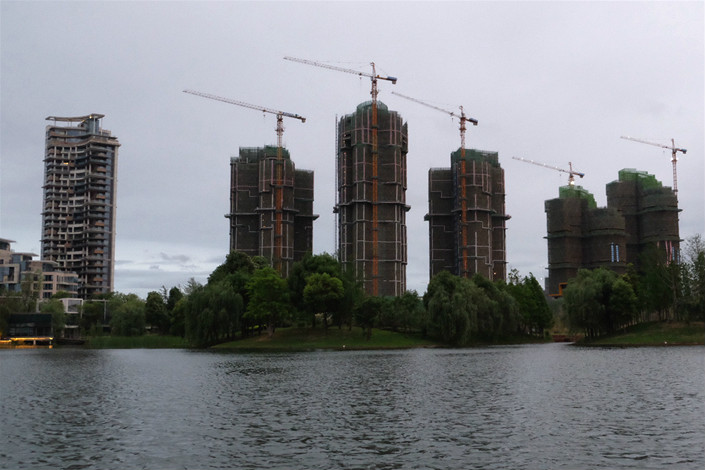 Residential buildings are under construction at the high-end Luxelake Eco-City complex in Chengdu, Sichuan province. Photo: Wu Gang/Caixin
