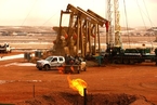 EIA周报：美原油库存降220万桶 WTI油价三年来最高