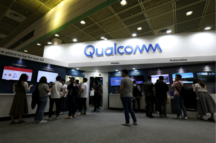 Visitors look at monitors in the Qualcomm Inc. booth at the World IT Show 2018 in Seoul, South Korea, on May 23, 2018. Photo: VCG