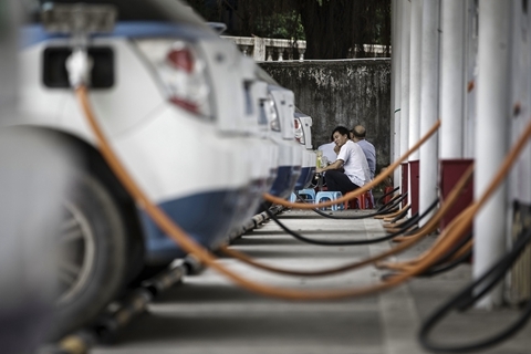 比亚迪开放电池供应 与长安汽车组建合资公司