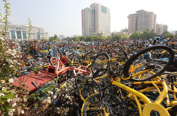 Shared bicycles sit in a heap on March 25 in an empty lot in Kunming, Yunnan province. Photo: IC