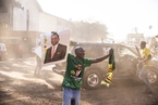 津巴布韦政变后首次大选 穆加贝倒戈未阻现任总统连任