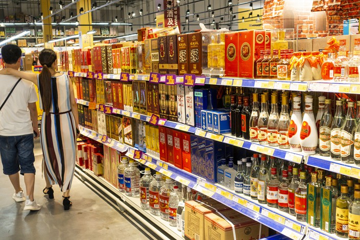Shoppers browse a Shanghai supermarket's baijiu selection on June 12. Photo: VCG
