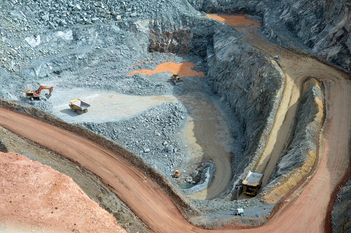 An open pit mine of Norton Gold Fields Ltd., controlled by Zijin Mining Group Co. Ltd., is seen northwest of Kalgoorlie-Boulder, Western Australia state, in August 2015. Photo: VCG