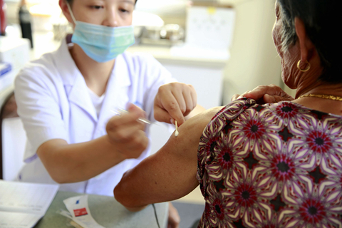 流感疫苗供应不足 北京多地自费疫苗一针难求