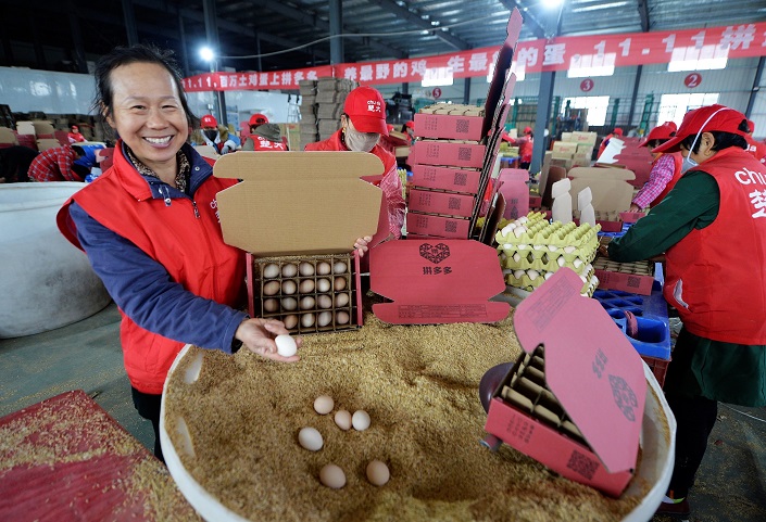 Workers pack eggs for sale on Pinduoduo on Nov. 6, 2018. Photo: VCG