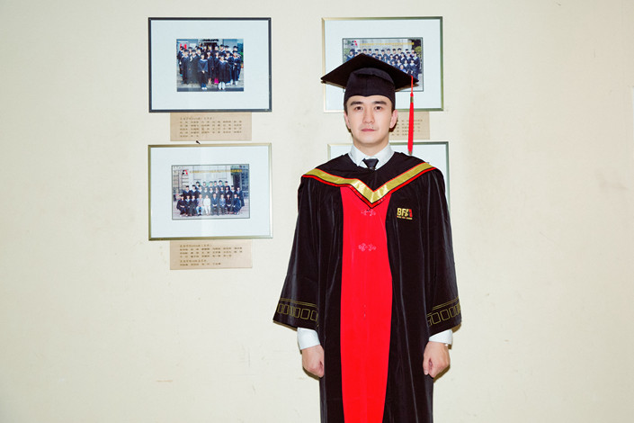Zhai Tianlin poses for a graduation photo in Beijing on June 29, 2018. Photo: VCG