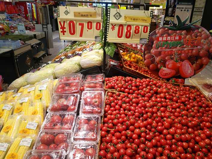 Produce sits on sale at a shopping mall in Beijing on May 31. Photo: VCG