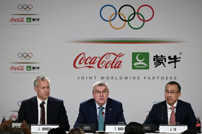 Coca-Cola CEO James Quincey, International Olympic Committee president Thomas Bach, and Mengniu CEO Lu Minfang give a  press conference in Lausanne, Switzerland, on June 24, 2019. Photo: VCG