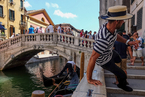 威尼斯离毁于旅游还有多远？常住居民跌破6万人