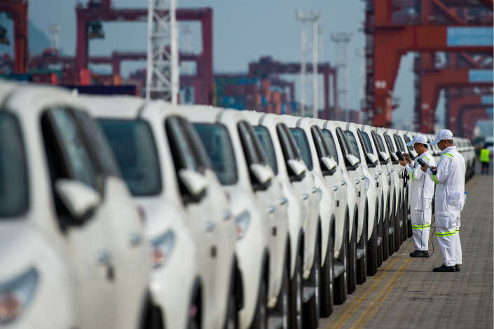 Workers inspect imported cars at a port in Shenzhen, Guangdong province on April 10. Photo: IC Photo