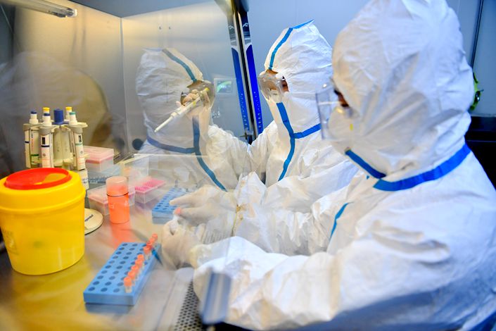 Samples are tested for the new coronavirus in a laboratory in Sichuan province on Feb. 18. Photo: China News Service