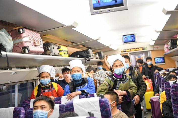 Migrant workers from Guizhou province prepare to get off a train in Guangzhou, Guangdong province, on March 13. Photo: People.VCG