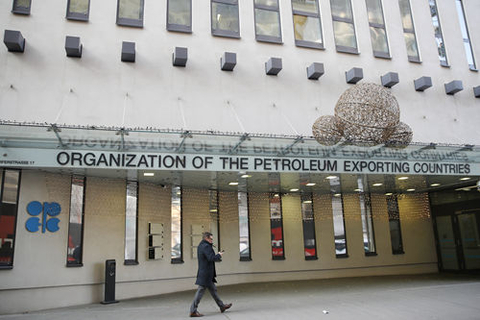 OPEC+原油减产协议几近达成 油价再历“过山车”