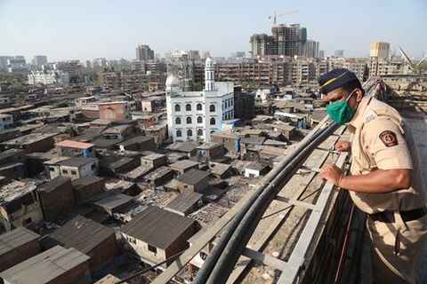 印度确诊近万最大贫民窟已有数人死亡 经济增长预测遭腰斩