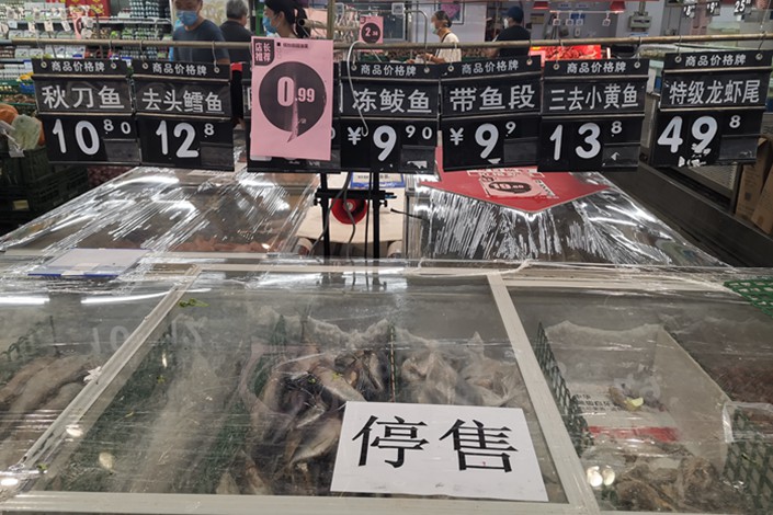 A supermarket in Beijing informs shoppers Sunday that it has stopped selling salmon and other seafood.