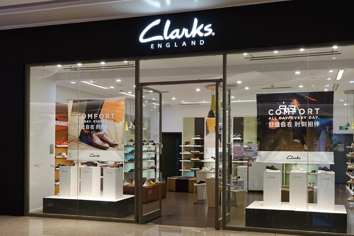 clarks england shoe store