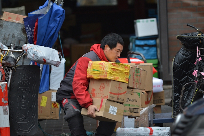 A delivery worker carrying packages. Photo: VCG