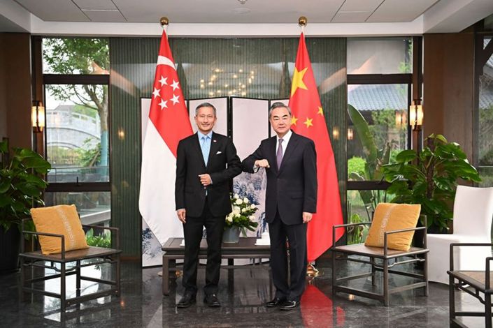 Dr Vivian Balakrishnan (left) meets with Chinese State Councillor and Foreign Minister Wang Yi, in Fujian on March 31, 2021. Photo: Ministry of Foreign Affairs of the People's Republic of China.