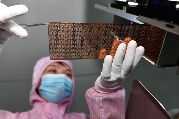 A worker makes a chip on a production line of a semiconductor company in Maanshan, Anhui province, on April 24. Photo: VCG