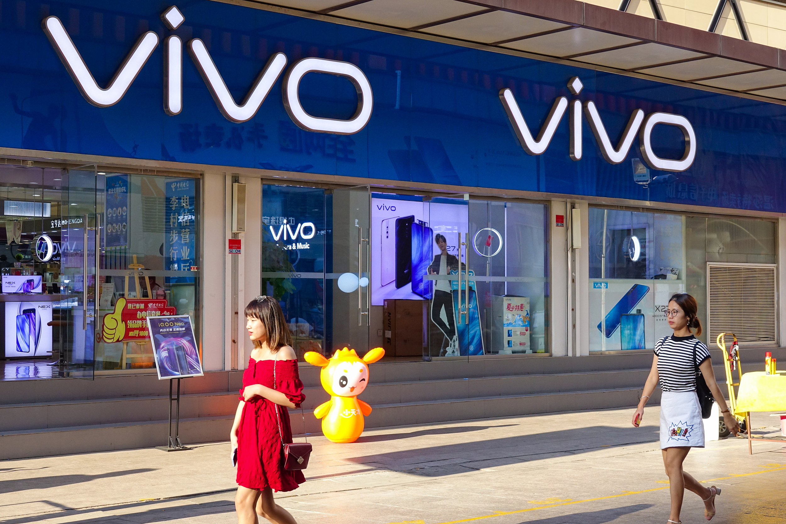 vivo and oppo claim top two spots in china smartphone market as huawei falls - caixin global