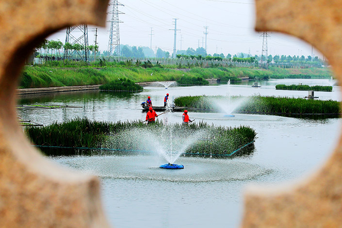 Environmental protection staff at work in Dongying, Shandong province, on June 3. Photo: VCG