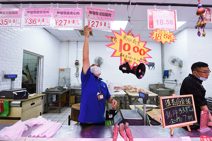 A man works at a supermarket in Hangzhou, East China's Zhejiang province. Photo: VCG
