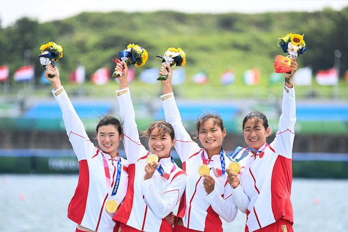 Cui Xiaotong, Lü Yang, Zhang Ling and Chen Yunxia win gold medals in the women’s quadruple sculls, China’s 10th gold medal at the 2020 Tokyo Olympics.