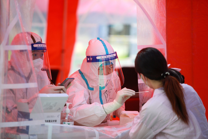 A person undergoes a nucleic acid test for Covid-19 in Yangzhou, East China’s Jiangsu province, on Wednesday. Photo: VCG