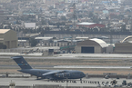 美军最后一架军机从阿富汗撤离 塔利班接管喀布尔机场