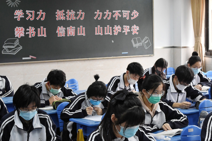 Middle school students study in Shanghai in April 2020. Photo: VCG