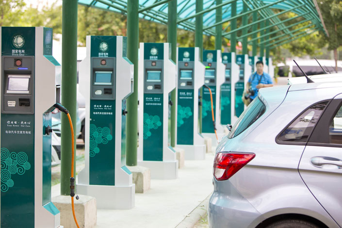 Electric cars charge their batteries at a charging station in Beijing. Photo: VCG