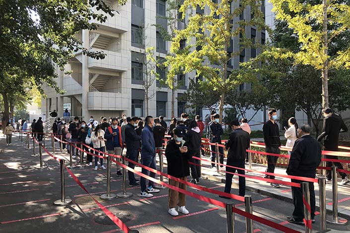 People line up to take nucleic acid tests in a hospital in Beijing’s Fengtai district on Saturday. Photo: VCG