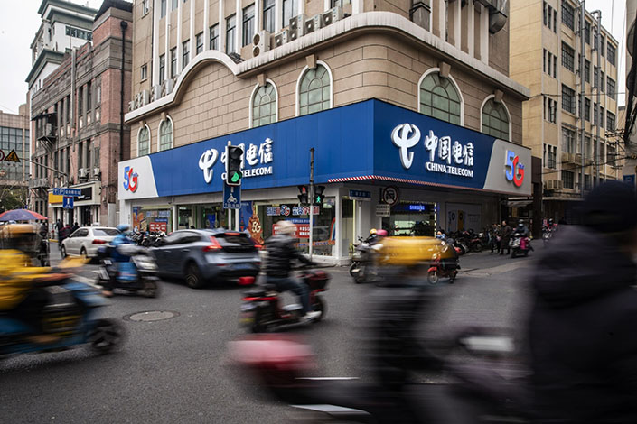 Traffic breezes past a China Telecom store in Shanghai on Jan. 6. Photo: Bloomberg