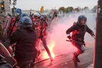 巴西总统访问意大利 示威人群与警方对峙