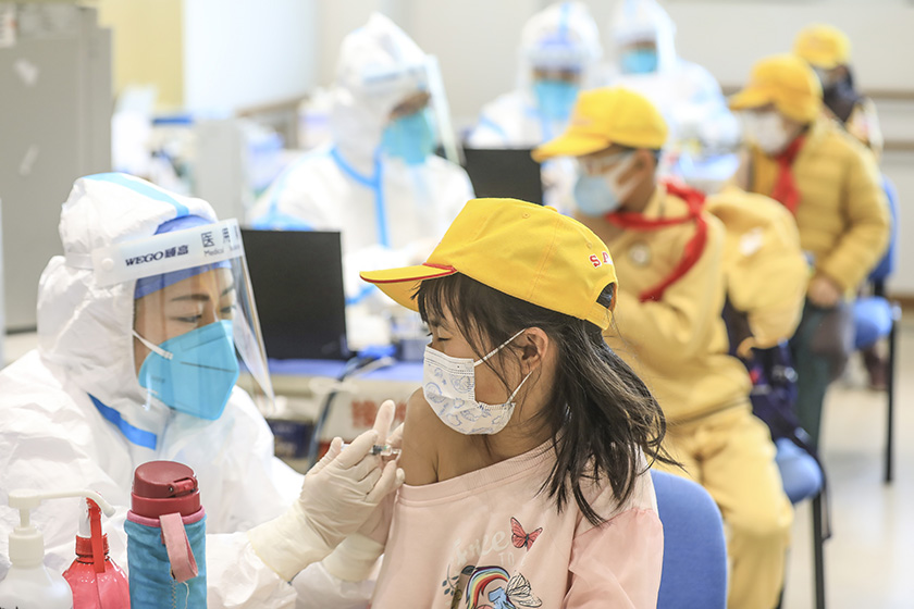Schoolchildren get vaccinated in Beijing on Nov. 16. Photo: VCG