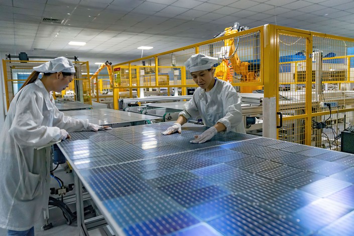 Workers produce solar panels in Hefei, East China's Anhui province, on Sept. 8. Photo: VCG