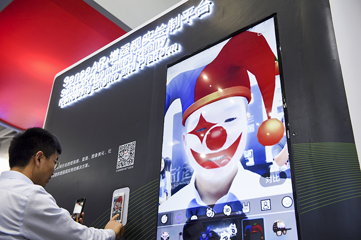 A man tries out an AR rendering program by Sensetime at an exhibition in 2018 in Shenzhen, South China's Guangdong province. Photo: VCG