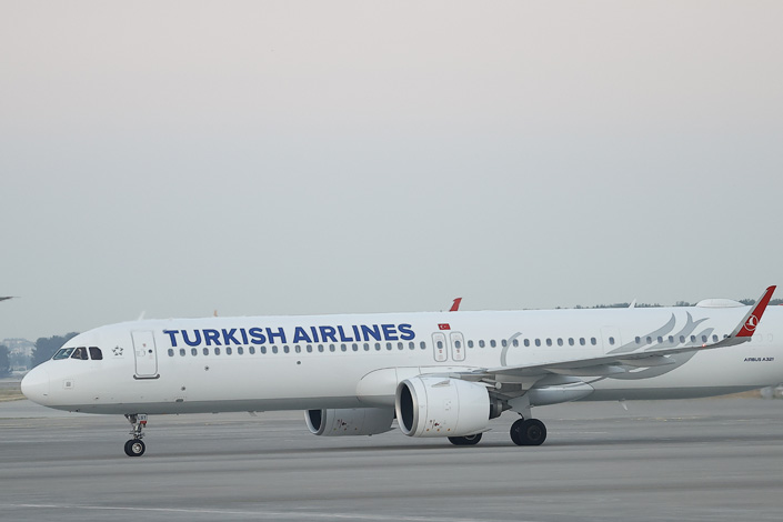 A Turkish Airlines flight lands on June 22. Photo: VCG